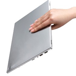 Ultrabook v ruce